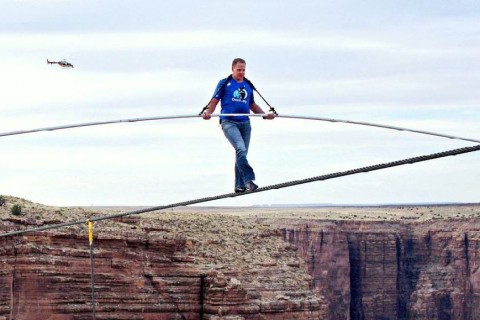 Borse 2020 Nick Wallenda, il funambolo americano ha attraversato il Grand Canyon